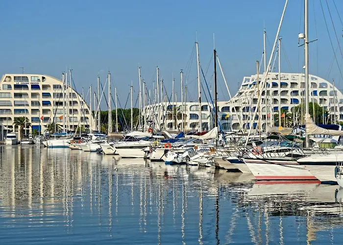 Au Rdc Avec Terrasse, Piscines, Parking Prive Et Proche De La - Fr-1-307-186 Apartment *