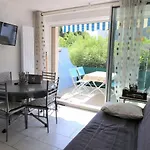Au Rdc Avec Terrasse, Piscines, Parking Prive Et Proche De La - Fr-1-307-186 Lejlighed Le Grau-du-Roi