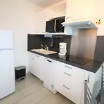 Au Rdc Avec Terrasse, Piscines, Parking Prive Et Proche De La - Fr-1-307-186 Lejlighed *