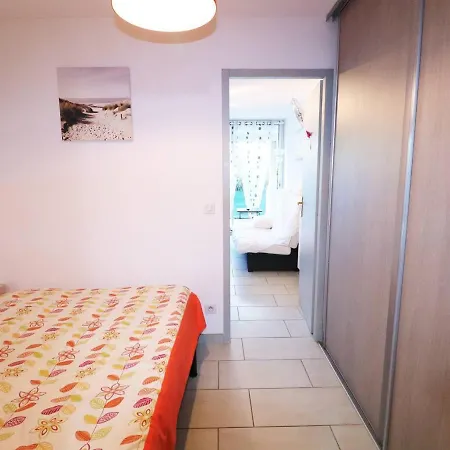 Au Rdc Avec Terrasse, Piscines, Parking Prive Et Proche De La - Fr-1-307-186 Lejlighed