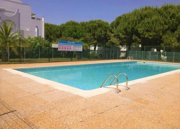 Au Rdc Avec Terrasse, Piscines, Parking Privé Et Proche De La - Fr-1-307-186 *